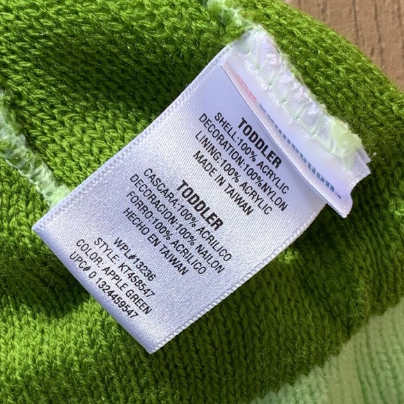 5 for $25 APPLE GREEN KNIT HAT w/EMBROIDERED SNOWFLAKES & MITTENS TODDLER SIZE - Picture 4 of 4